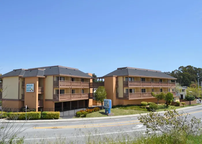Santa Cruz Hotels